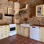 Traditional Stone House 別荘