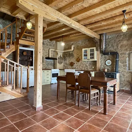 Traditional Stone House Feriehus Lazaráta
